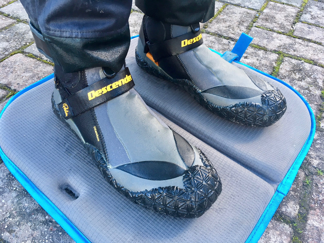 Suitable for a range of watersports Palm Kayak or Kayaking Entry: Slip-on Kick 3mm Neoprene Wetsuit Socks