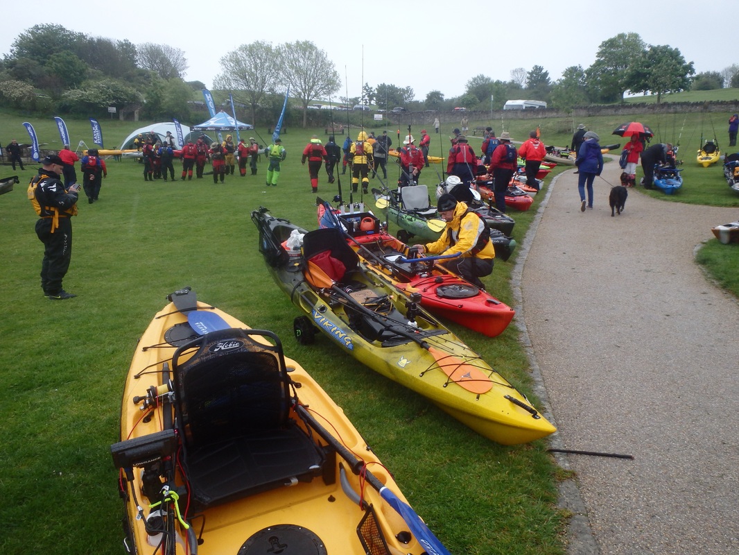 Swanage Classic 2016 - Kayaks lined up ready for the start!