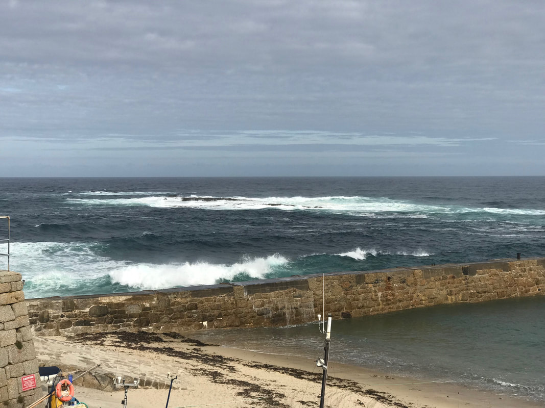 Big Swell conditions at the Cowloe Reef